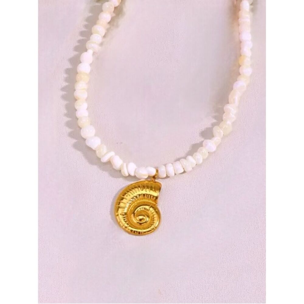 Shell Pendant Necklace #2586 - Picture 2 of 4
